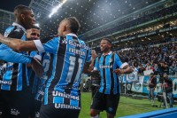 Com gols de André e Jean Pyerre, venceu o time paranaense por 2 a 0.