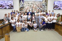 Representantes da Capelinha do Lageadinho  com vereadores e o prefeito Caíque Rossi