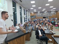 Vereador Professor Bruno ( na tribuna), autor do requerimento para realização de audiência pública em defesa dos alunos com deficiência e das APAEs