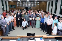 Homenageados e público na cerimônia da entrega da Medalha de Mérito da Defesa e Segurança Pública