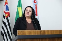 Merendeira Carla Regina Pitol foi destacada em sessão da Câmara Municipal no recebimento de honraria