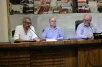 No sentido horário, Márcio Borges (gerente administrativo da Funepe), Wanderli Bastos (diretor da Fafipe) e o presidente da Câmara, Ivan Sammarco