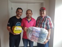 No ano passado a campanha arrecadou 500 pares de chinelos para lá, para evitar a parasitose, fungos contraídos pelos pés das crianças