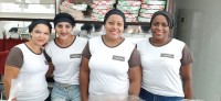 Equipe de atendentes de balcão
