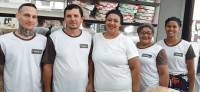 Equipe que trabalha na produção