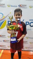 O capitão do LG Car, Lucas Pestile, recebeu o troféu de campeão da Categoria Sub-10