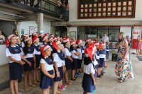 Crianças da escola Luiz Chrisóstomo cantaram tradicionais músicas natalinas