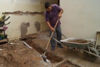 Também está sendo realizada a troca de encanamento da cozinha