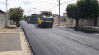 Trecho da avenida Olsen foi recapeado na tarde desta quarta-feira (29)