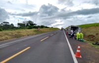 Motociclista foi arrastado depois de bater em carro na BR-153, em Promissão