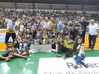 A equipe da Casa das Ferragens/Sorveteria Frutydellys de Avanhandava/Padaria Santa Clara/JVD Diesel/Auto Mecânica Maranata/Luciano Veículos/Pliscon/Área de Lazer Soberano é decacampeão do  Master