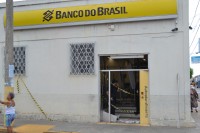 Explosão destruiu agência do Banco do Brasil em Avanhandava durante a madrugada