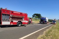 Ocupantes tiveram ferimentos e foram socorridos pelos bombeiros