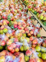 Kit é composto por frutas e legumes, achocolatado, arroz, ovos, feijão, óleo, macarrão, entre outros itens