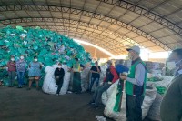 Foram confeccionados 80 coletes de uniforme e entregues aos trabalhadores da Corpe