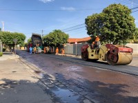 Rua dos Faveiros foi recapeada no trecho entre a avenida dos Ipês e avenida das Palmeiras