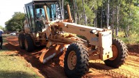 Atualmente, a equipe da secretaria de Obras atua no serviço de terraplenagem do trecho