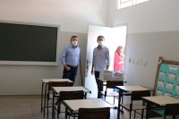 Escola Harume Kubota recebeu pintura das salas de aulas e também de toda parte externa