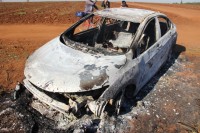 Carro foi encontrado incendiado pela Polícia Militar