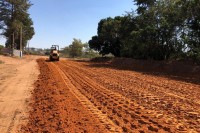 Atualmente, a empresa executa o nivelamento das vias e trabalhos de bate-estaca