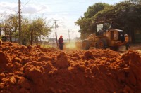 Na semana passada, foram executados os serviços de aterramento das vias de terraplanagem