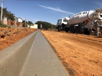 Ruas do Parque Industrial também receberam guias e sarjetas nos últimos dias