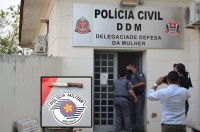 Autor é levado a DDM para prestar depoimento; faca (destaque) usada no crime foi apreendida