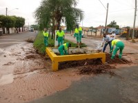 Equipes da Prefeitura e do Daep estiveram fazendo a limpeza no local