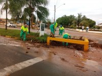 Equipes da Prefeitura e do Daep estiveram fazendo a limpeza no local