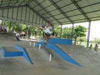 Pista municipal de skate recebeu cobertura para mais conforto dos praticantes da modalidade