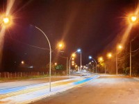 Avenida ganhou pista de caminhada e sistema de iluminação em led