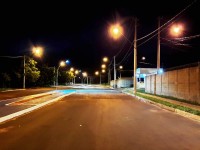 Avenida ganhou pista de caminhada e sistema de iluminação em led