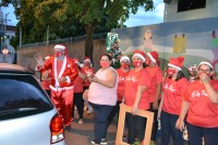 Lactário adaptou à celebração e promoveu a entrega dos presentes em um esquema drive-thru