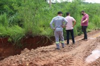 Local da erosão, às margens da vicinal, foi recuperado através de aterramento