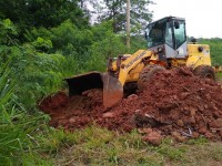 Local da erosão, às margens da vicinal, foi recuperado através de aterramento