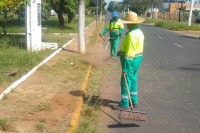 Avenidas receberam serviços de limpeza executados pela equipe de zeladoria urbana